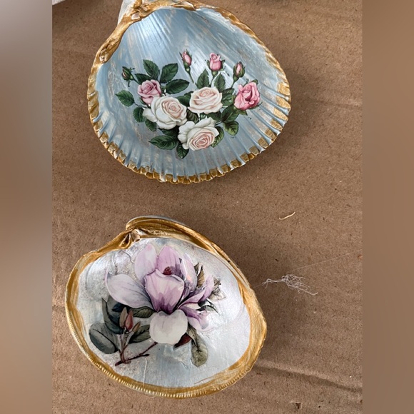 Magnolia or roses Shell Decor hand curated in isle of palms - Picture 1 of 1